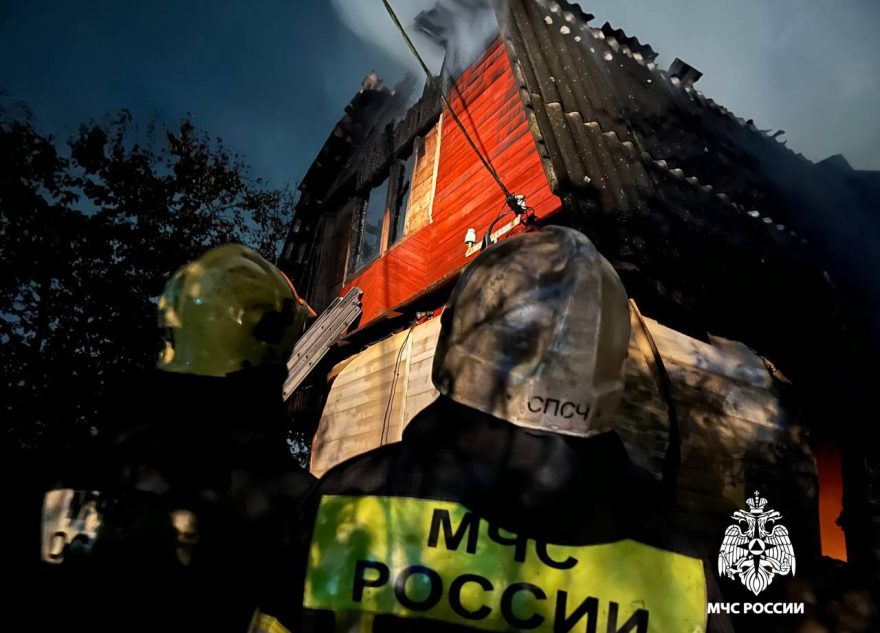 Под Тверью больше часа тушили опасный пожар пожар
