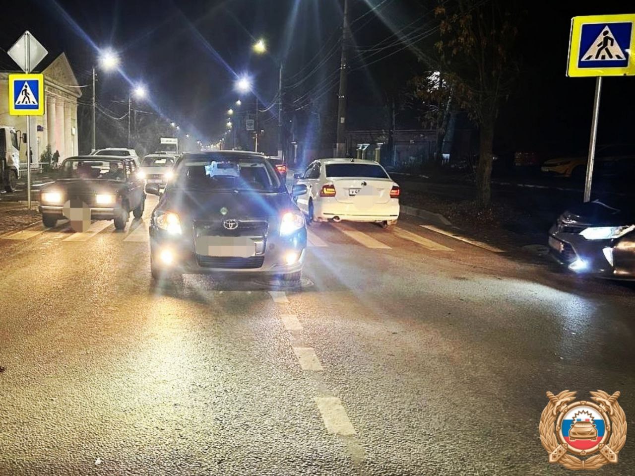 В Твери ослепленный встречкой водитель сбил пешехода ослепленный
