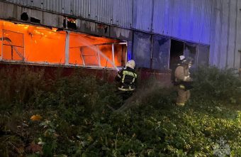 В Тверской области загорелось производственное здание производственное