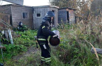 Под Тверью потушили пожар в хозпостройке с «сюрпризом» хозпостройке