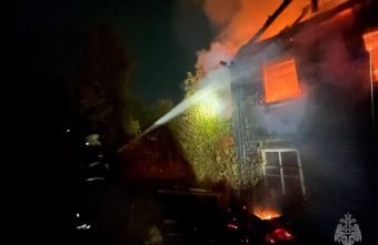 Ночью в Тверской области сгорел заброшенный дом заброшенный