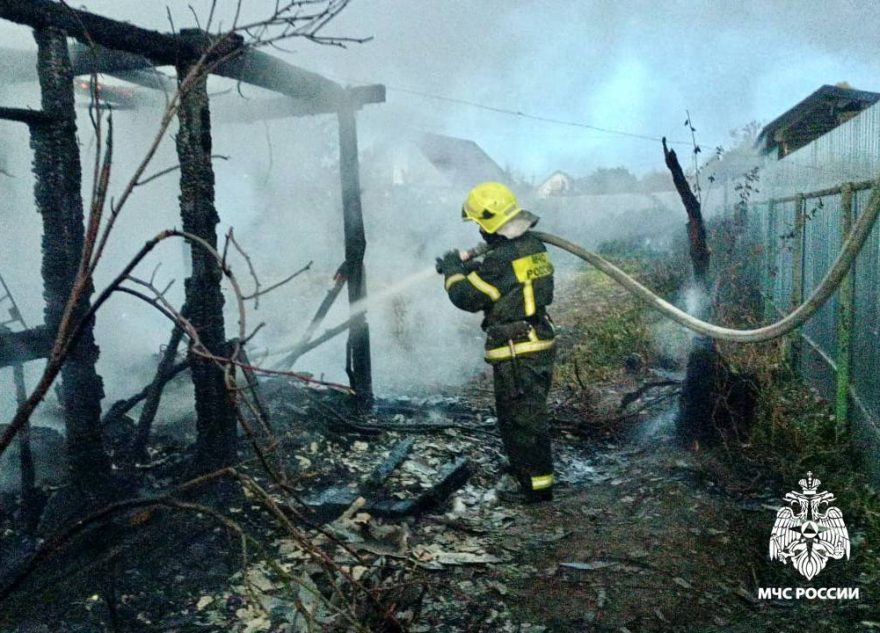 Огонь уничтожил дачный дом в Тверской области Огонь