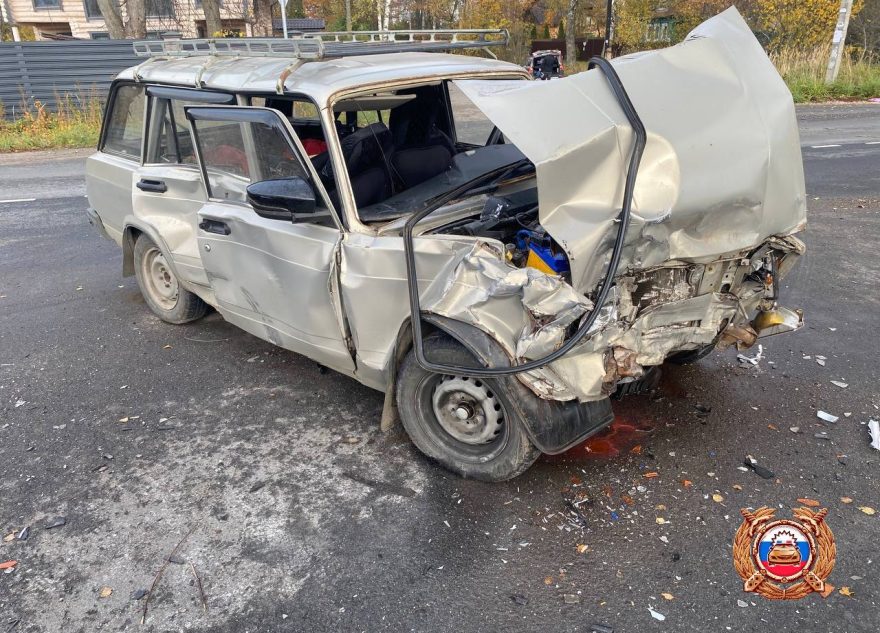 Два человека пострадали в столкновении Mitsubishi и ВАЗа в Тверской области пострадали