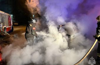 В Твери загорелся автомобиль загорелся