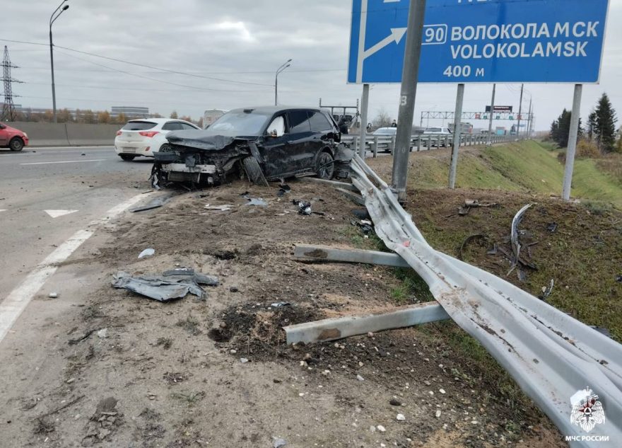 Спасатели ликвидируют последствия тройного ДТП под Тверью последствия