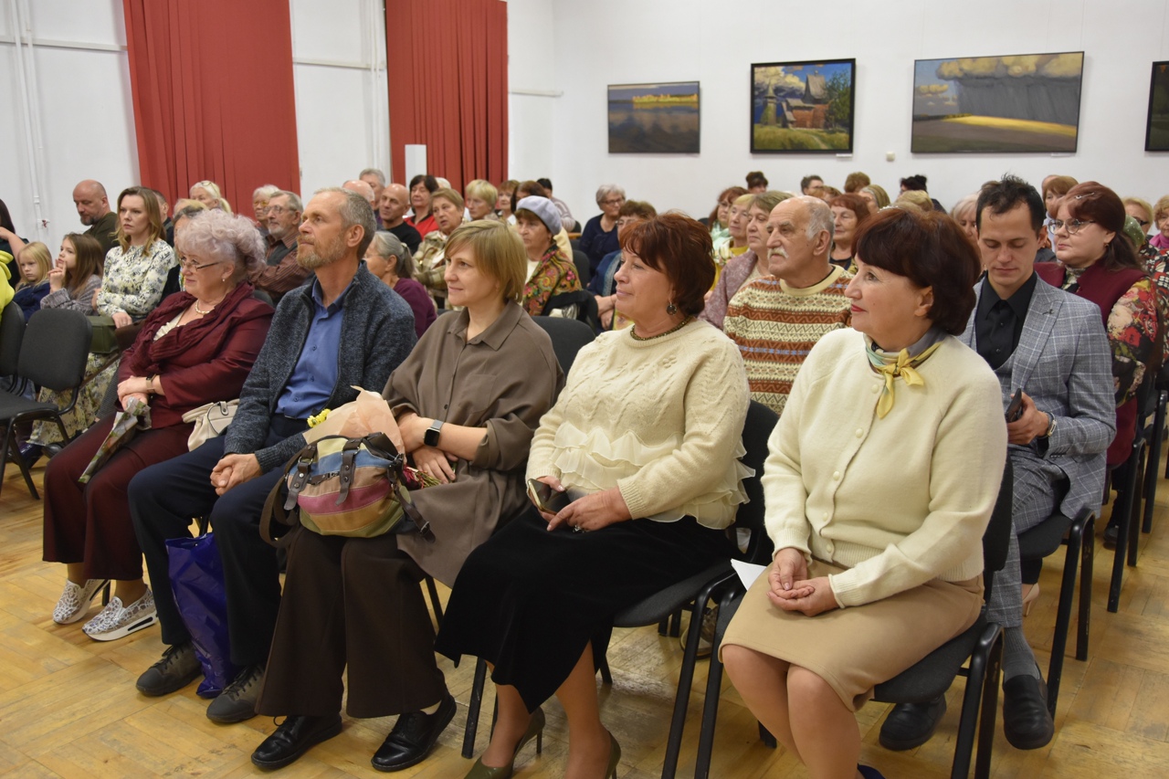 «Пути-дороги»: в Вышнем Волочке открылась выставка Константина Собянина