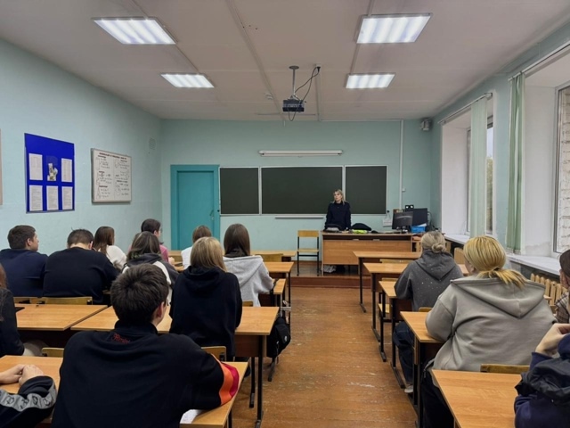 Ржевским студентам напомнили ПДД и рассказали о профессиях