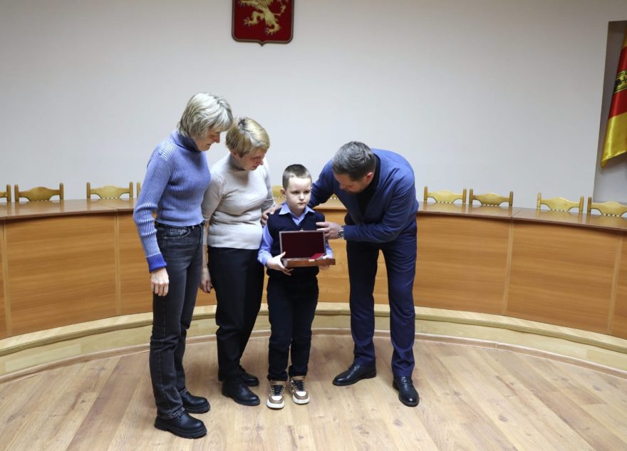 В Тверской области семеро участников СВО получили награды за героизм награды