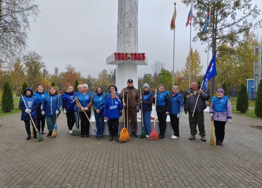 Активисты «Единой России» преобразили городской парк в Сонково Активисты «Единой России» преобразили городской парк в Сонково
