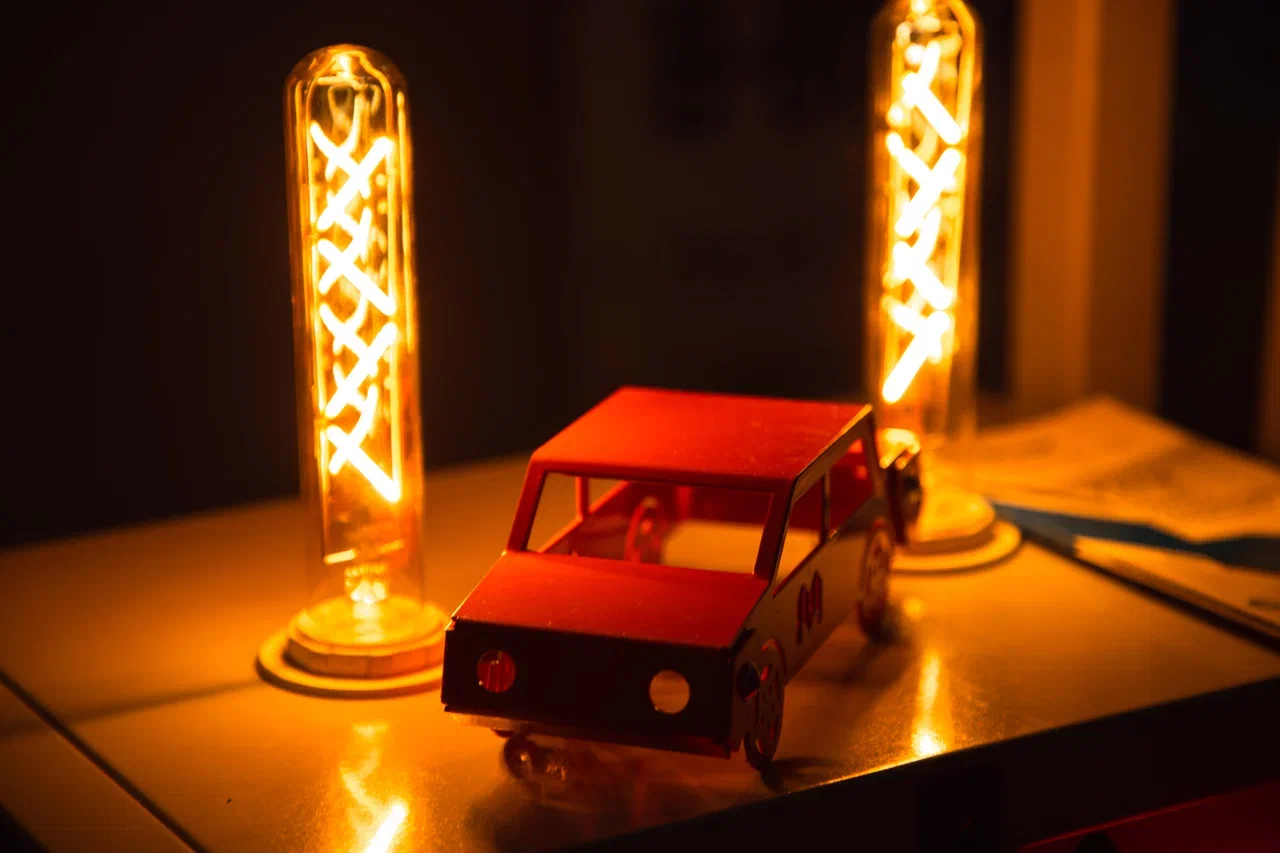 В Конаковском округе полыхает недостроенный особняк