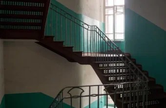 Жители Тверской области могут получить штрафы за мат и сильные запахи в своих квартирах мат