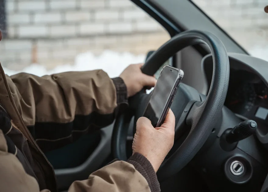 Жители Тверской области могут рассказать о нарушениях ПДД боту боту