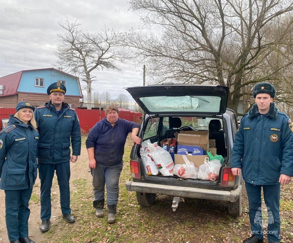 Сотрудники МЧС приняли участие в акции «35 добрых дел» в Тверской области