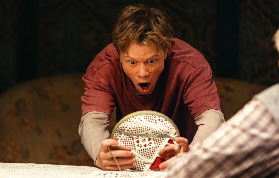 Чайный гриб-убийца, кровососы и метелки: разбираем российские фэнтези-новинки