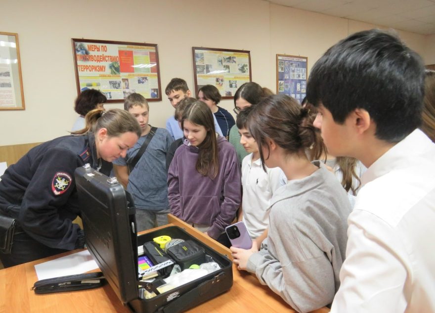 Тверские школьники побывали в гостях у транспортной полиции