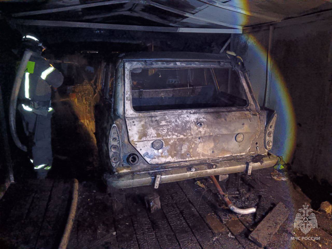 В Твери при пожаре в гараже погиб человек