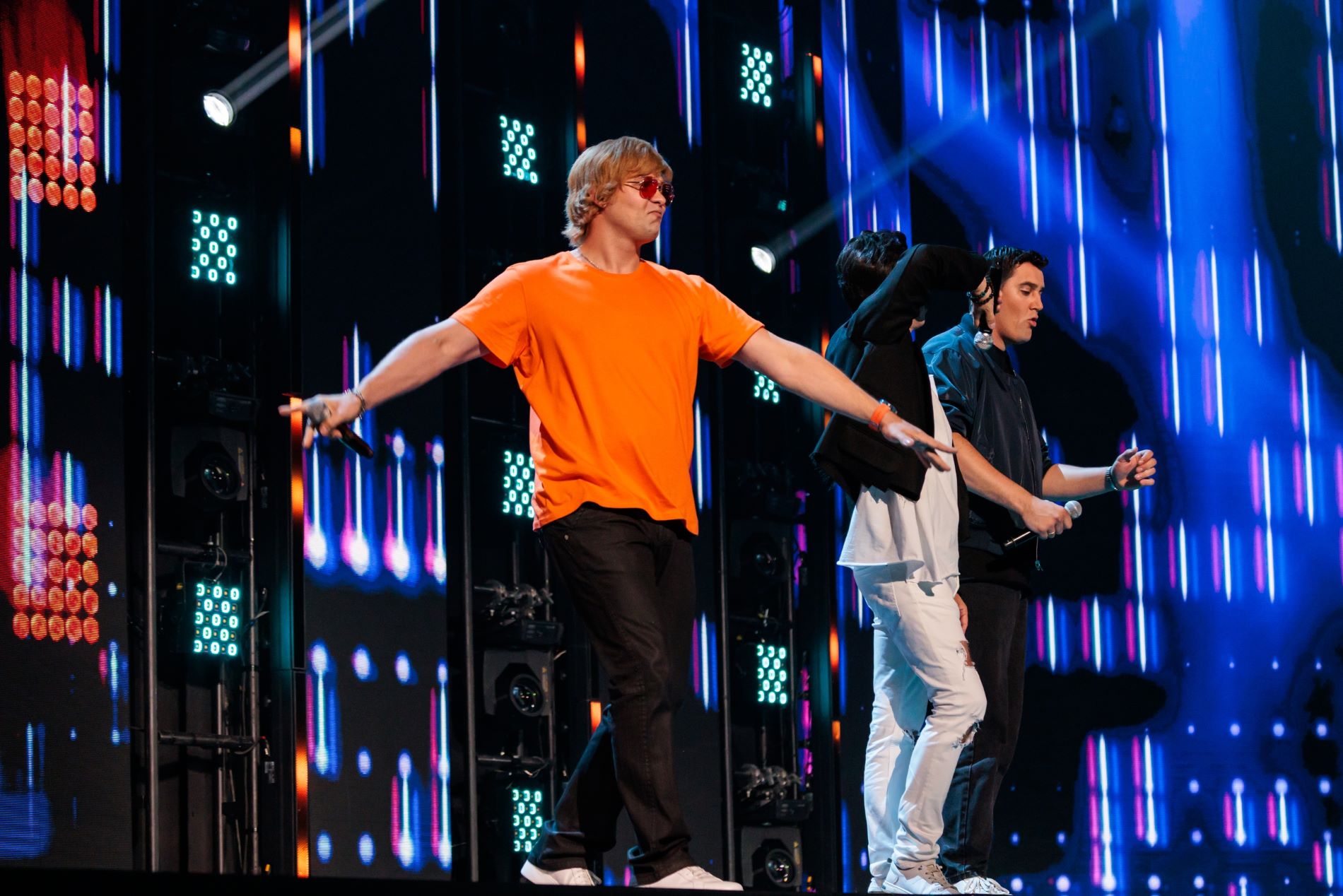 Певец из Тверской области прошел в финал шоу «Ярче звезд»