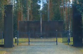 По примеру Тверской области в Смоленске демонтировали барельефы польских орденов с русофобской идеологией