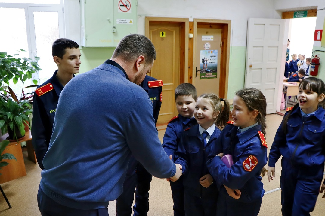 Кадет, предотвративший пожар в Тверской области, получил благодарность главы округа