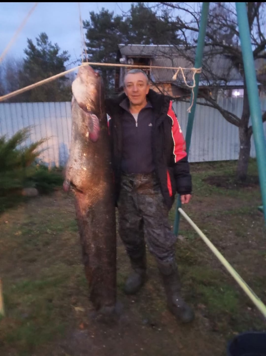 Огромную свалку на сельхозугодьях организовали в Тверской области