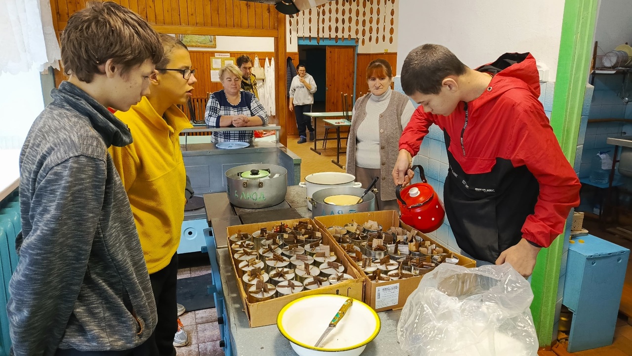 Школьники изготовили окопные свечи для бойцов СВО