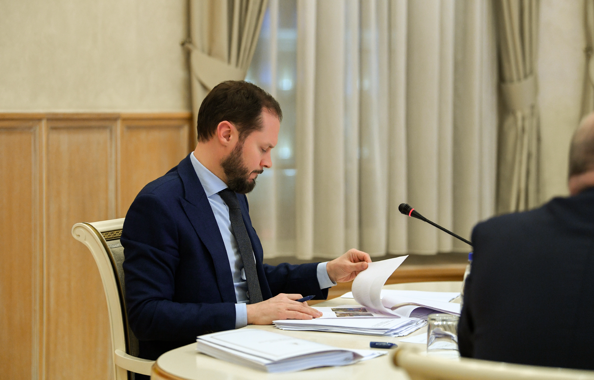 Исполняющий обязанности губернатора Тверской области Виталий Королев провел заседание региональной Бюджетной комиссии