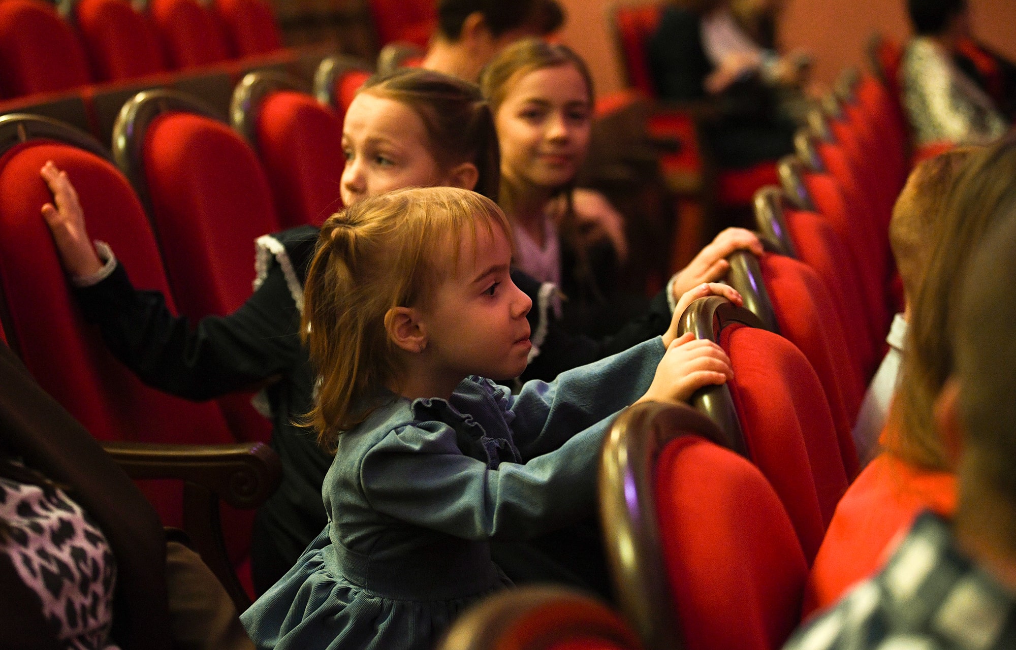 Виталий Королев вручил награды многодетным мамам Тверской области