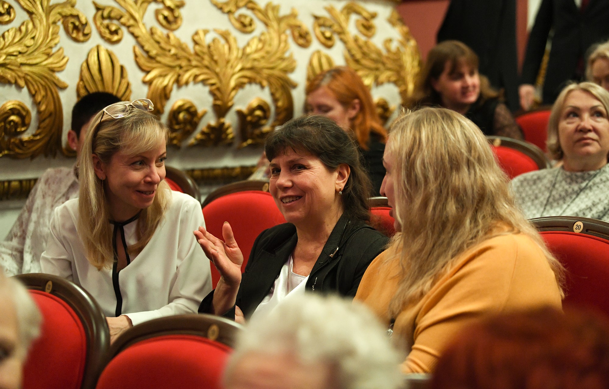 Виталий Королев вручил награды многодетным мамам Тверской области