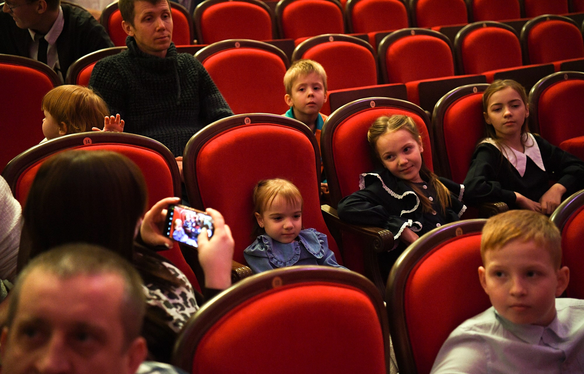 Виталий Королев вручил награды многодетным мамам Тверской области