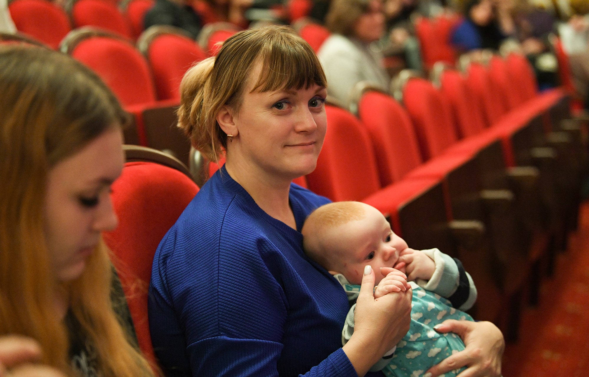 Виталий Королев вручил награды многодетным мамам Тверской области