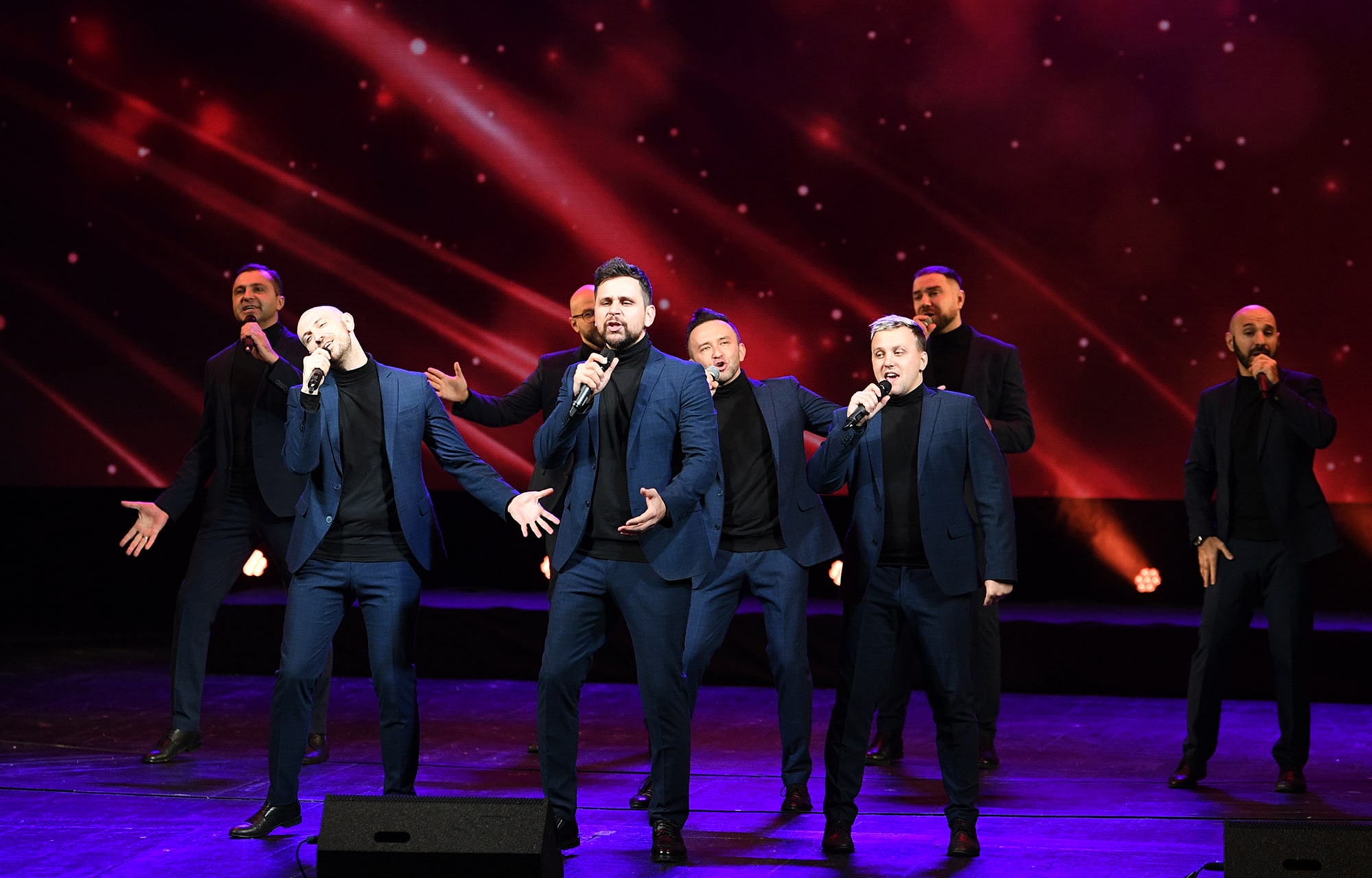 Виталий Королев вручил награды многодетным мамам Тверской области