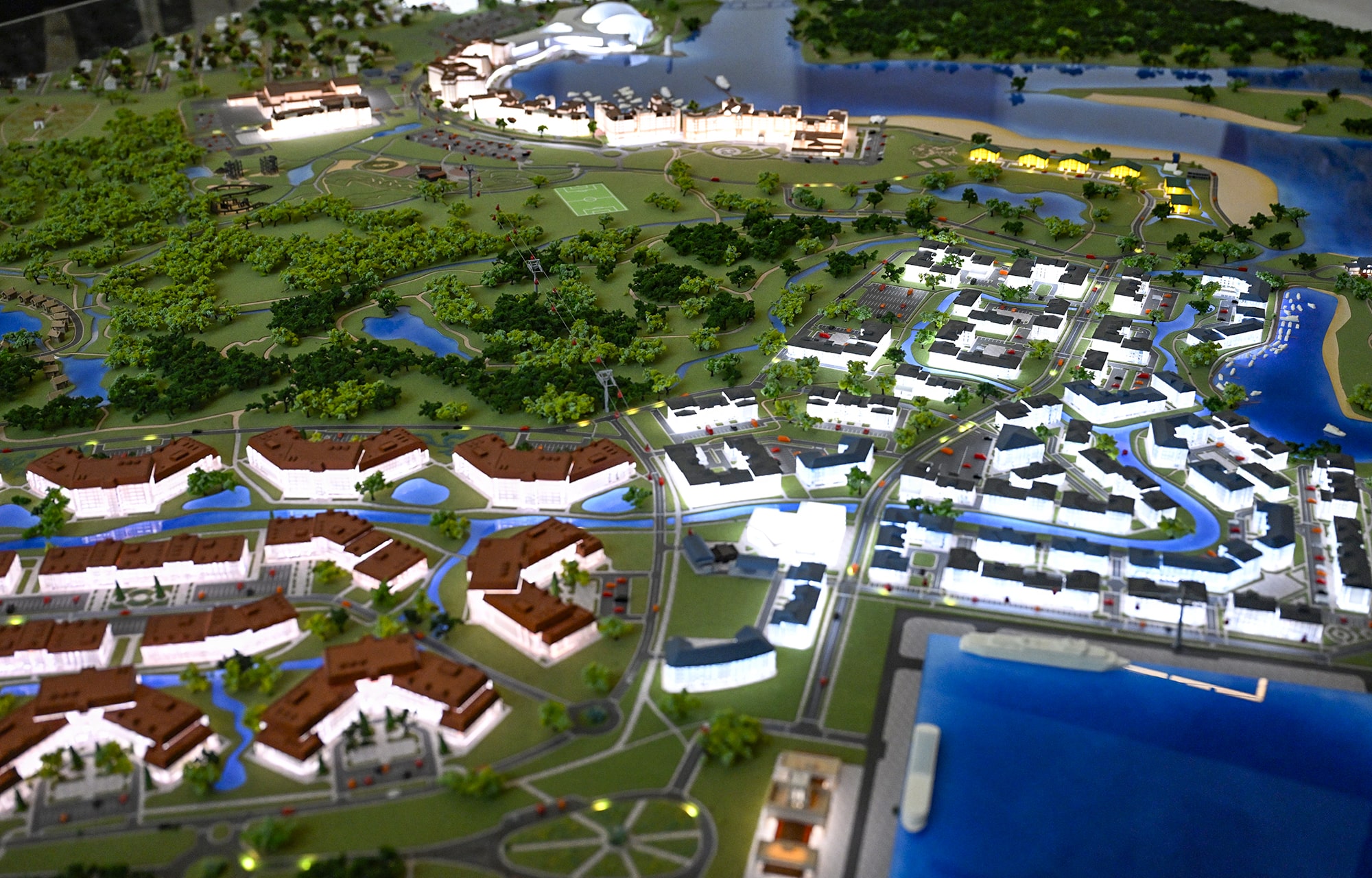 Виталий Королев ознакомился с уникальным предприятием по производству канатных дорог в Тверской области