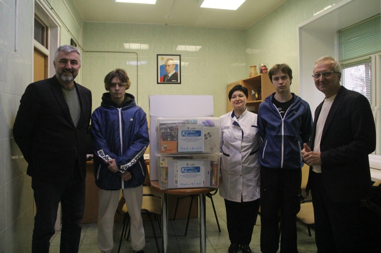 «Единая Россия» передала игрушки для детей в больнице