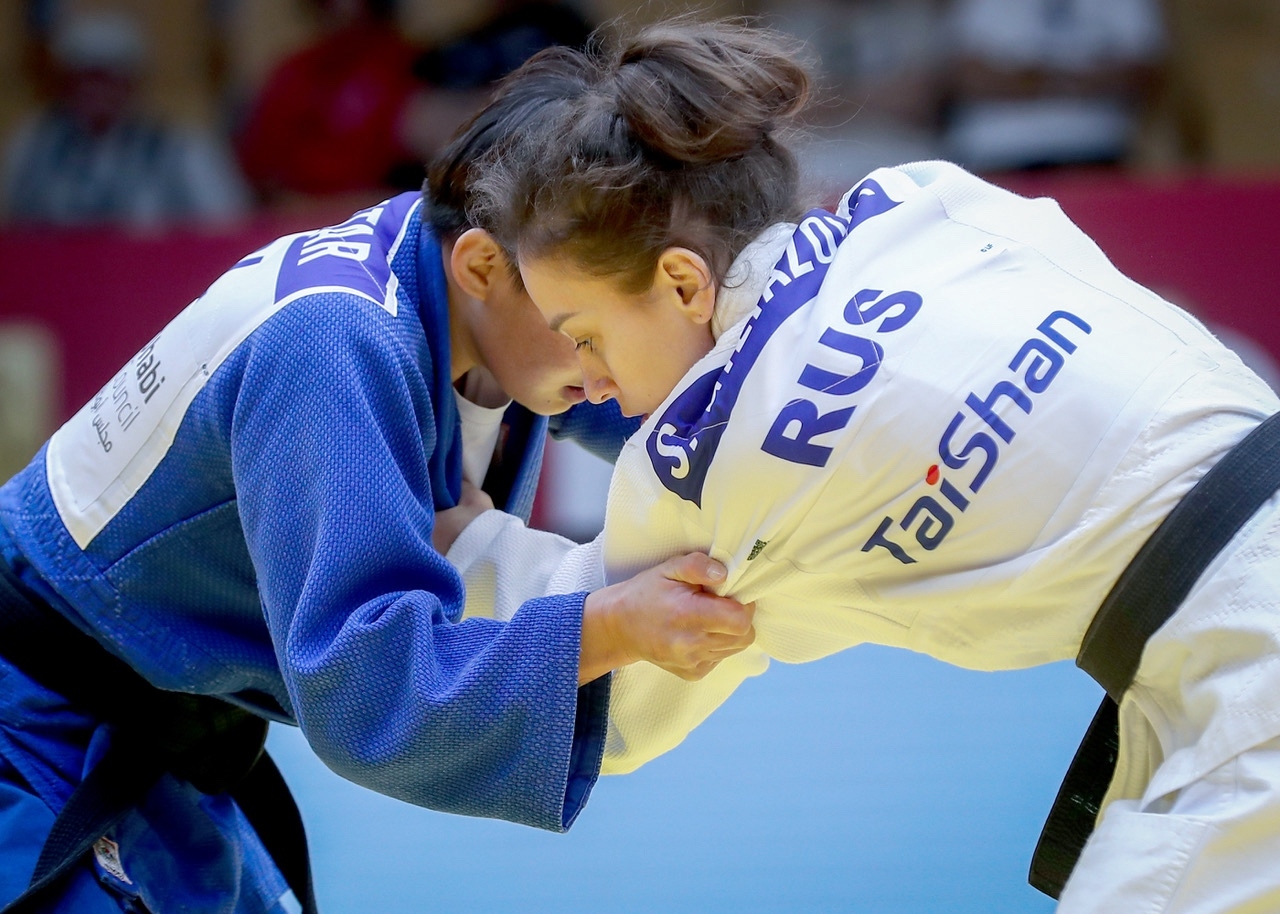 Дзюдоисты выступают на турнире в Абу-Даби под российским флагом