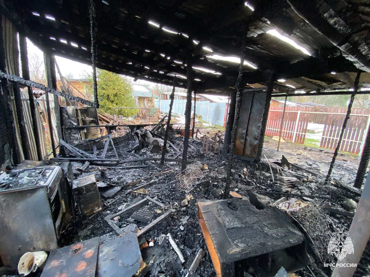 В Тверской области огонь уничтожил баню и сарай