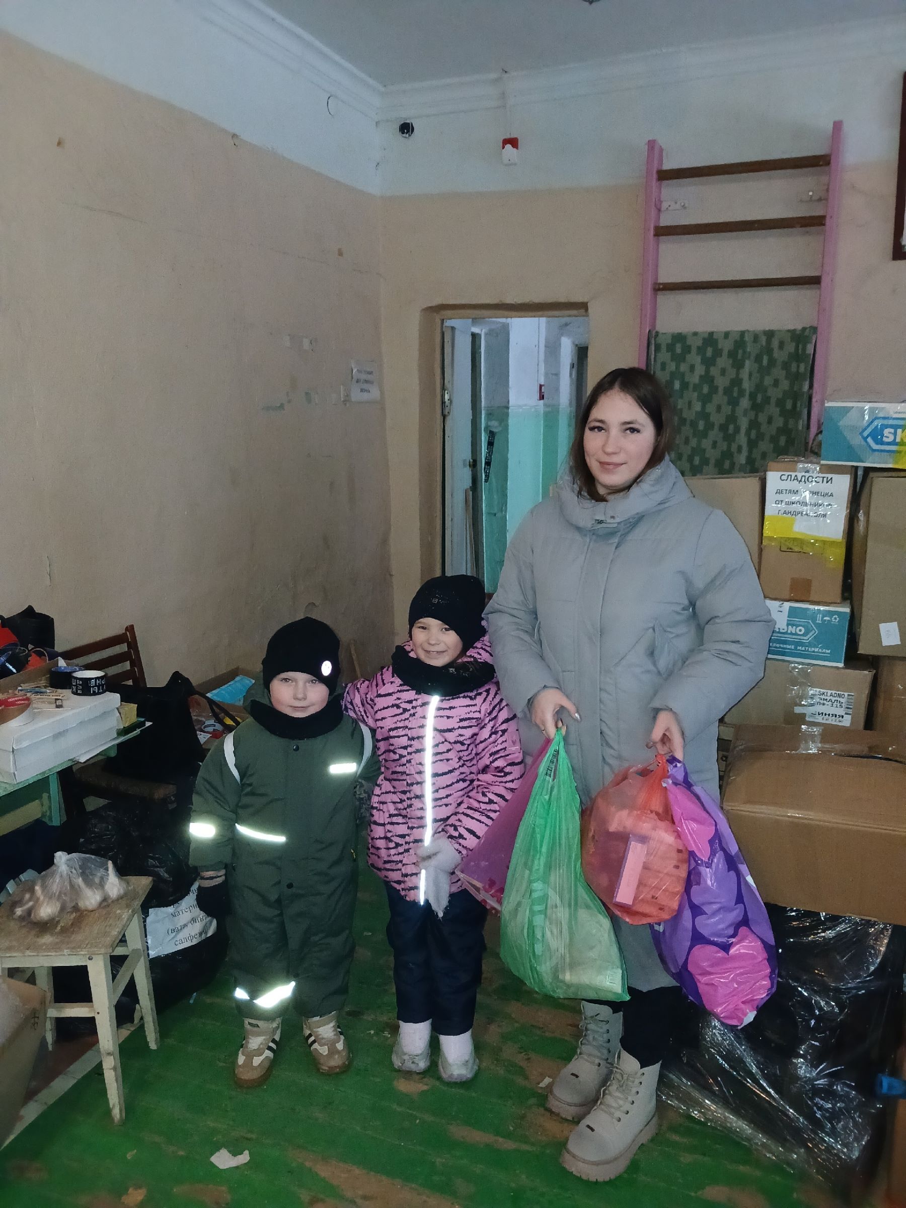 Волонтеры поблагодарили семью Вассаровых из Тверской области за помощь детям Донецка