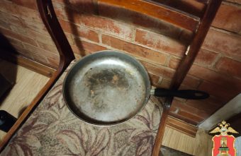 Житель Тверской области, ударивший супругу сковородой, стал фигурантом уголовного дела сковородой