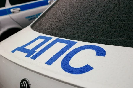 В Тверской области не рассчитавший дистанцию водитель отправил другую легковушку в фуру фуру