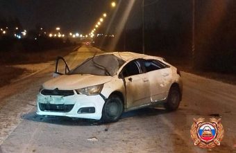 Под Тверью автомобиль перевернулся в кювете Перевернулся