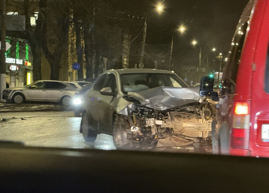 На Петербургском шоссе в Твери произошло серьезное ДТП