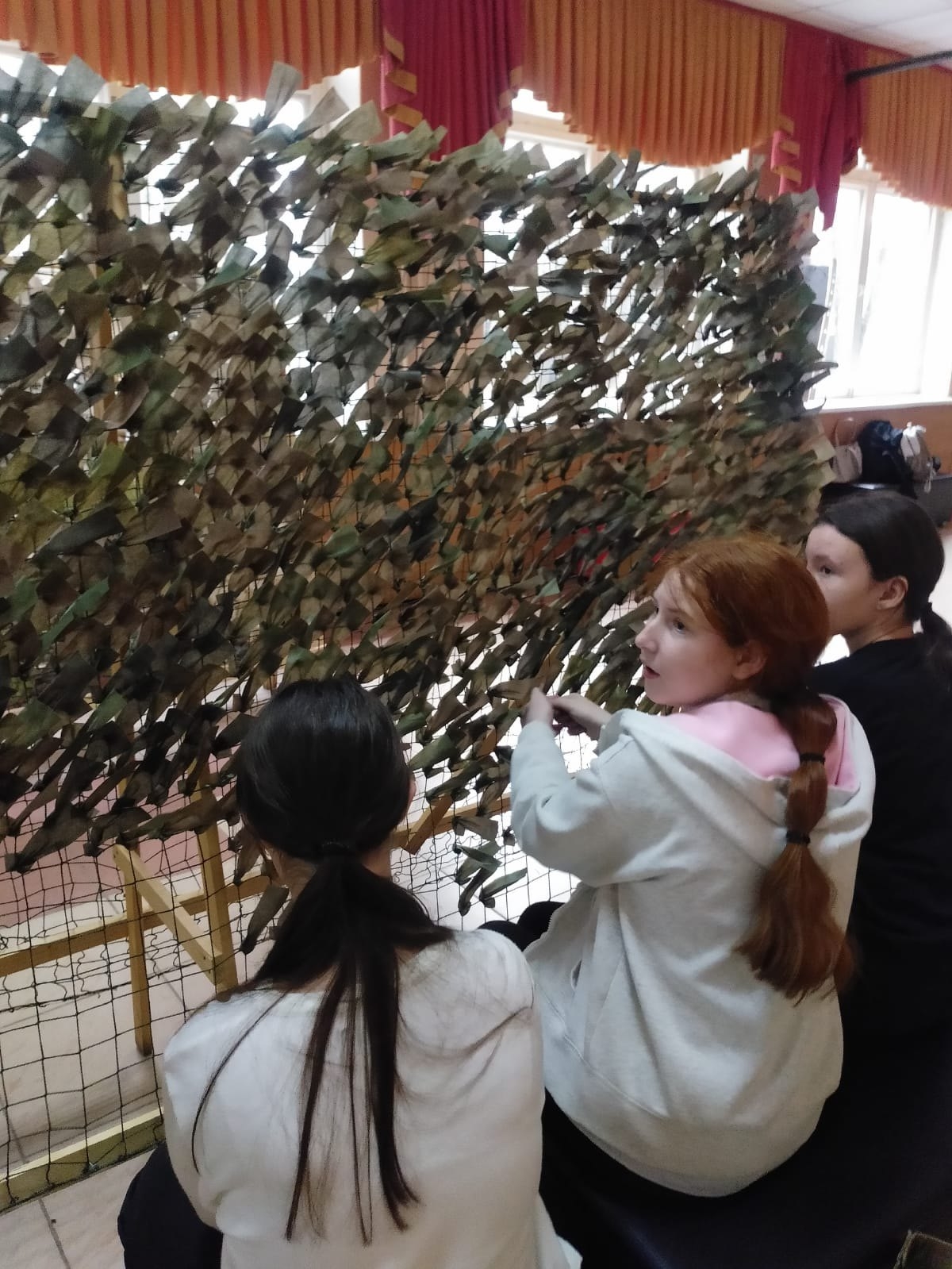 Школьники из Тверской области внесли вклад в помощь военнослужащим