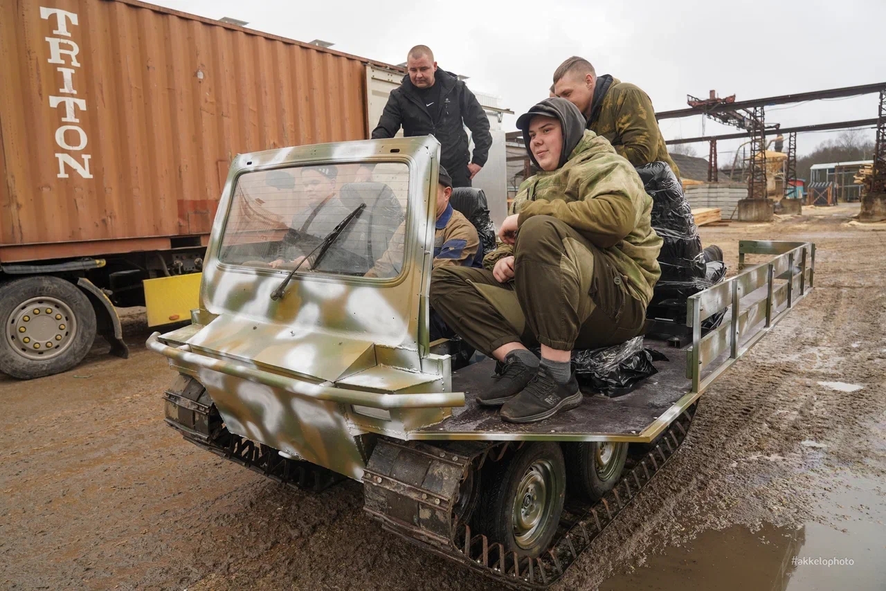 Рабочие Тверской области отремонтировали вездеход для бойцов СВО