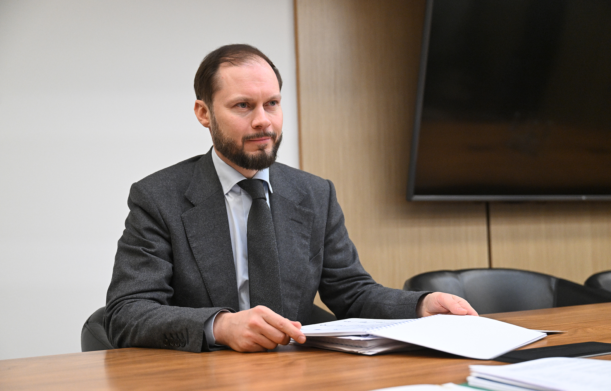 Вице-премьер Дмитрий Чернышенко провел рабочую встречу с исполняющим обязанности губернатора Тверской области Виталием Королевым