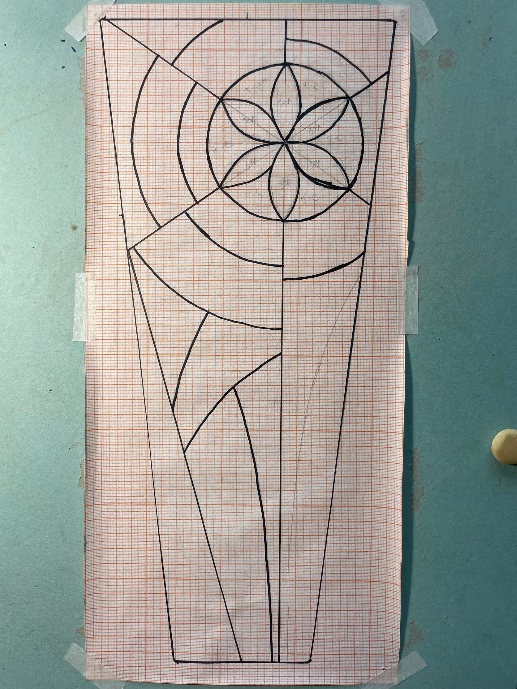 Фонарь в центре Твери заиграл космическим светом