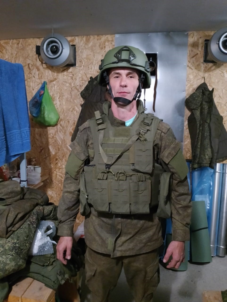 На двух школах Тверской области увековечили память героичных выпускников