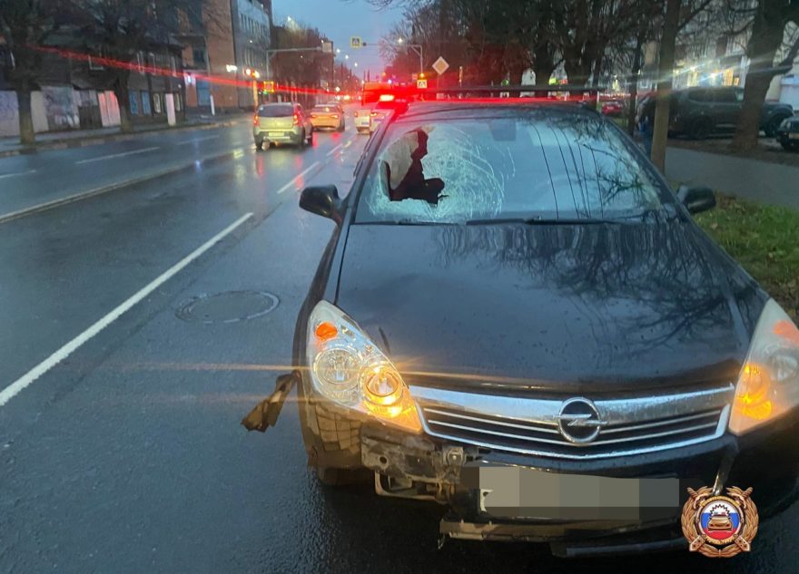 В Твери женщина попала под колёса "Опеля"
