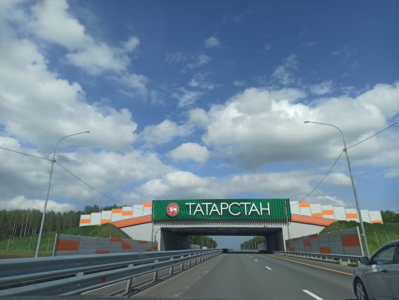 МегаФон первым разместил базовую станцию в полосе отвода федеральной трассы