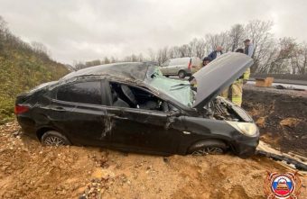 На трассе в Тверской области опрокинулся "Солярис" опрокинулся