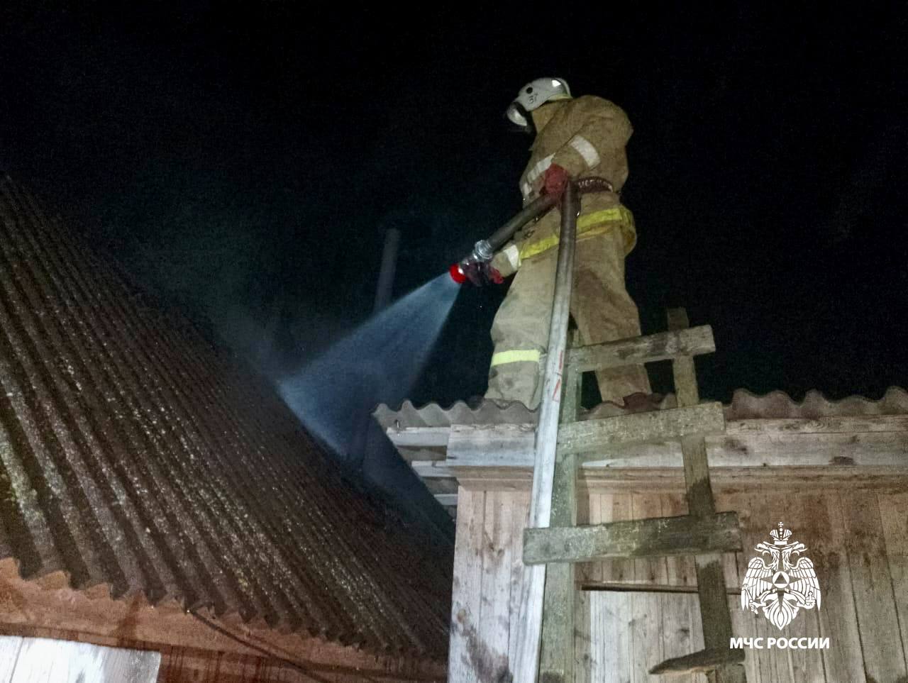 Пожарные спасли баню в Тверской области