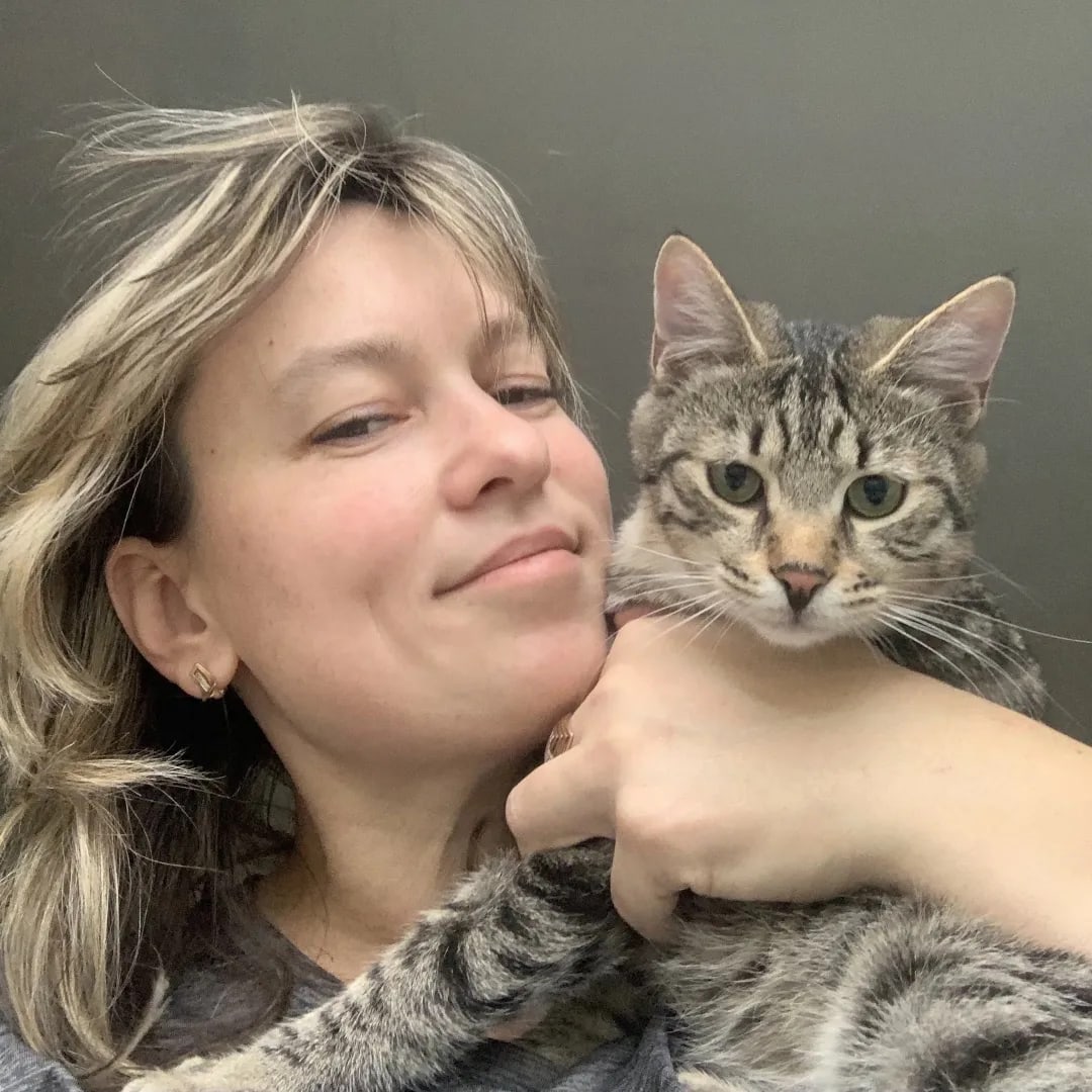 Что такое доброта: сотрудница тверской Госавтоинспекции спасает бездомных животных